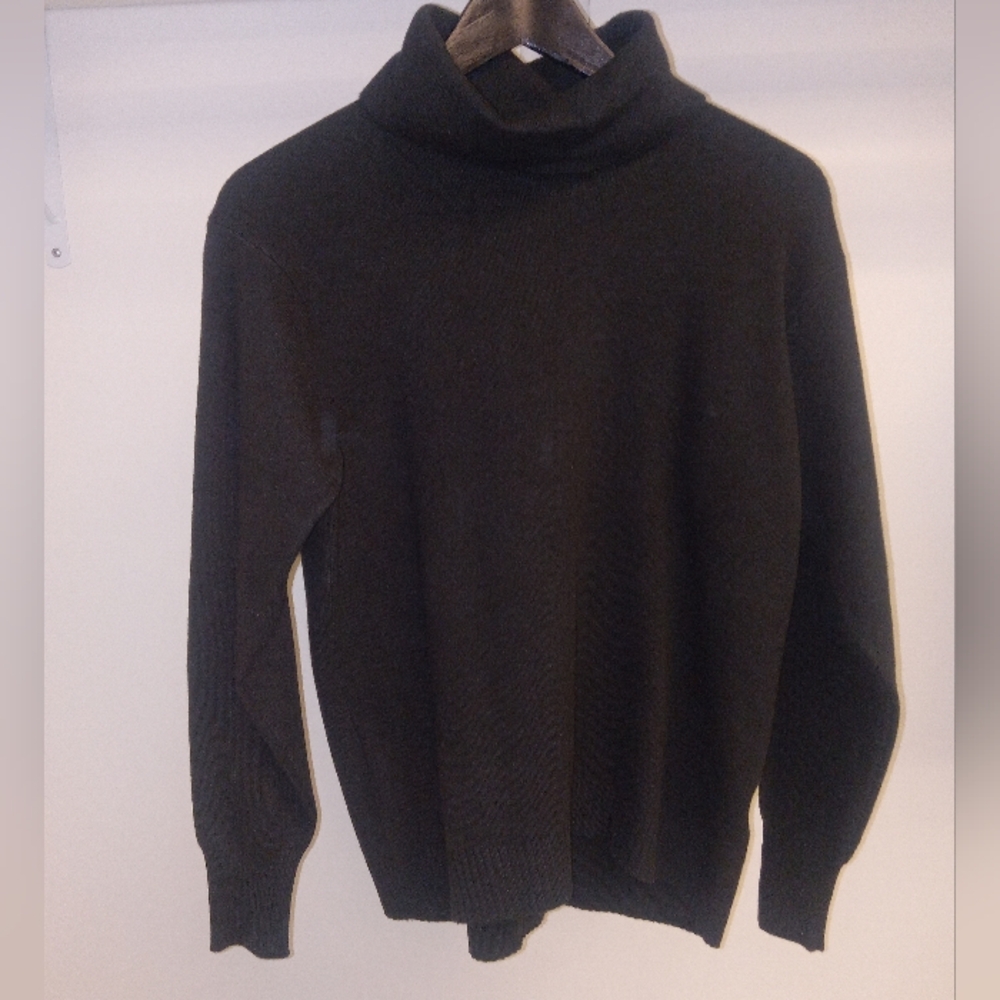 Uniqlo Women's Black Turtleneck Sweater